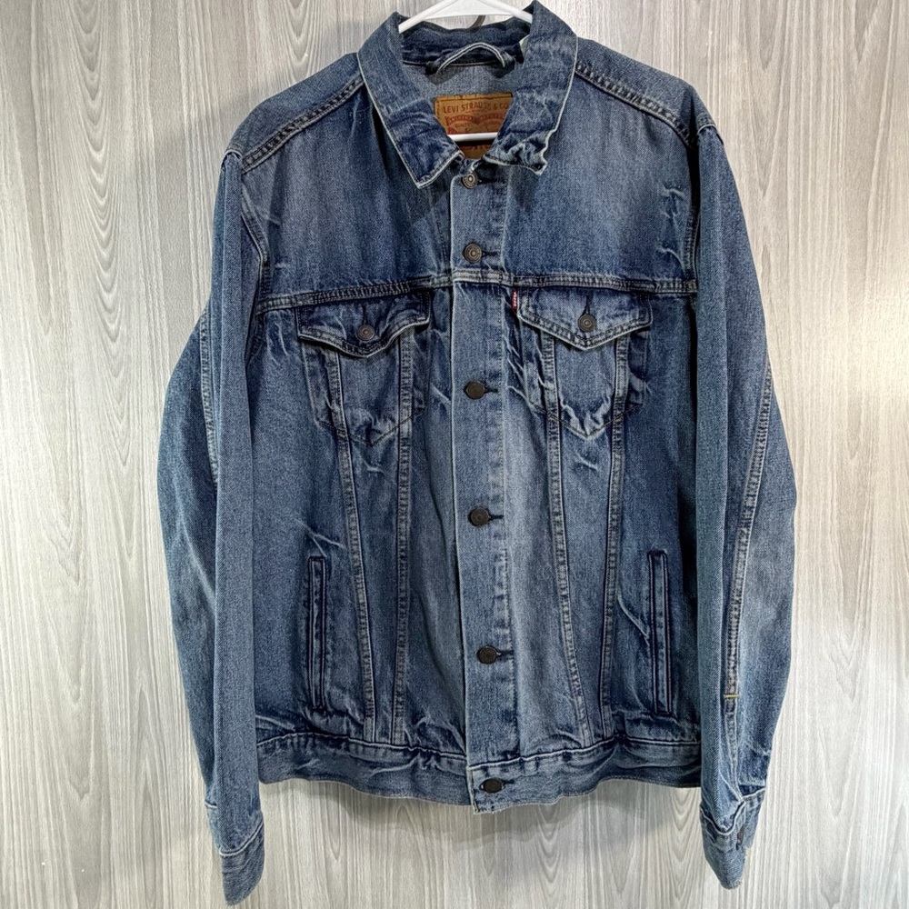 Levi's Light Wash Jean Denim Trucker Jacket Classic Size XL‎ Men’s Button Cotton